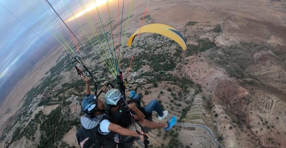 Marrakech : Vol en parapente au-dessus du désert d&#39;Agafay et du Haut Atlas