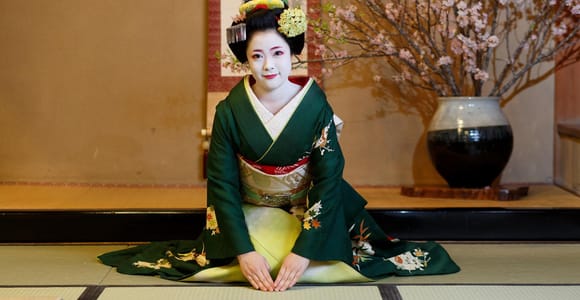 Kyoto: 90-mins Geisha (Maiko) Show in a Zen Temple