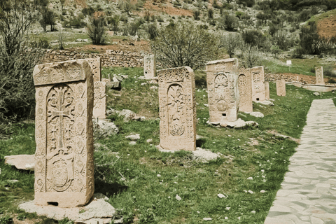 Desde Ereván: Excursión a Khor Virap, Noravank, Jermuk y Areni