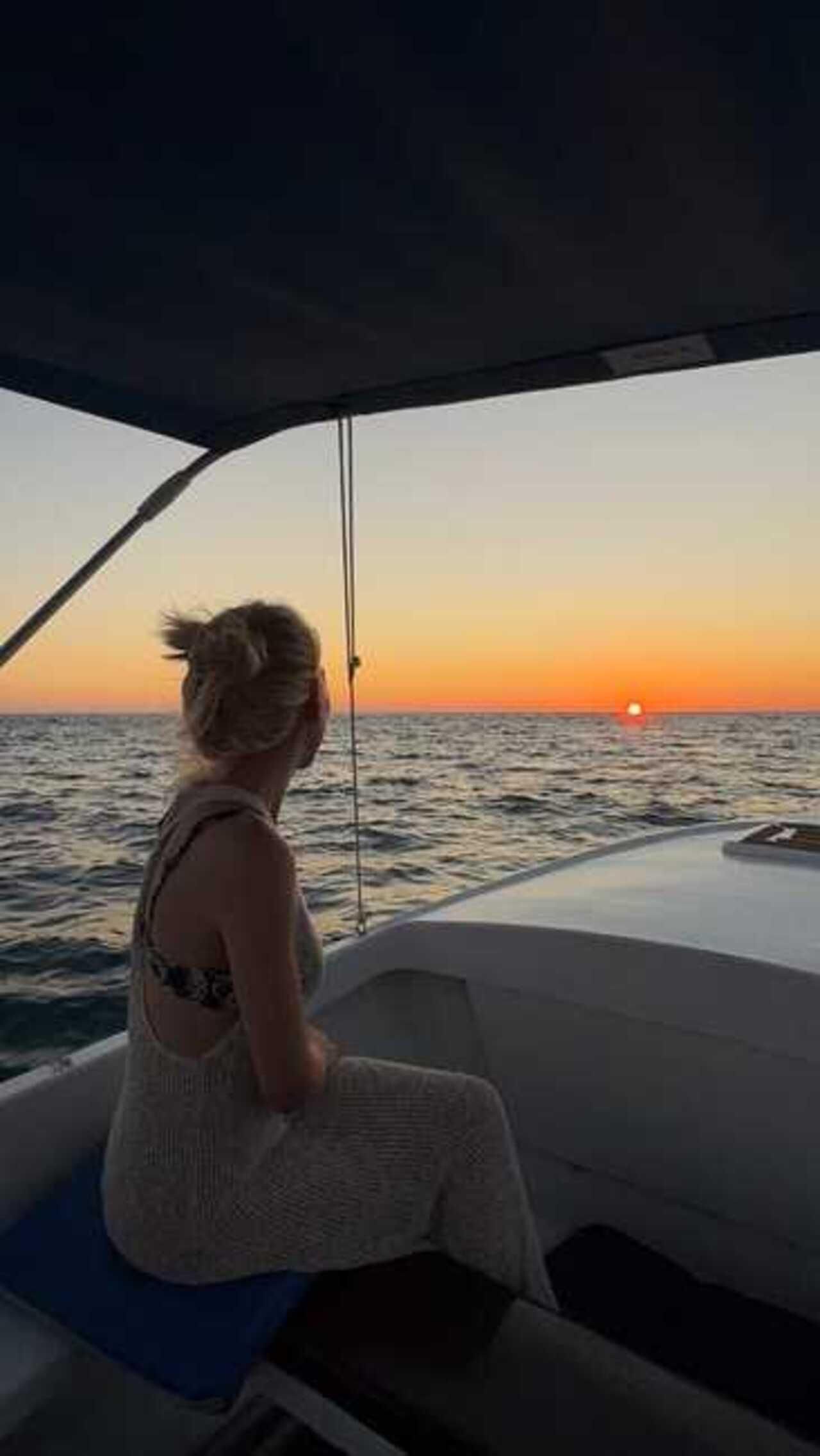 Ulcinj: Private Bootstour bei Sonnenuntergang mit Drinks