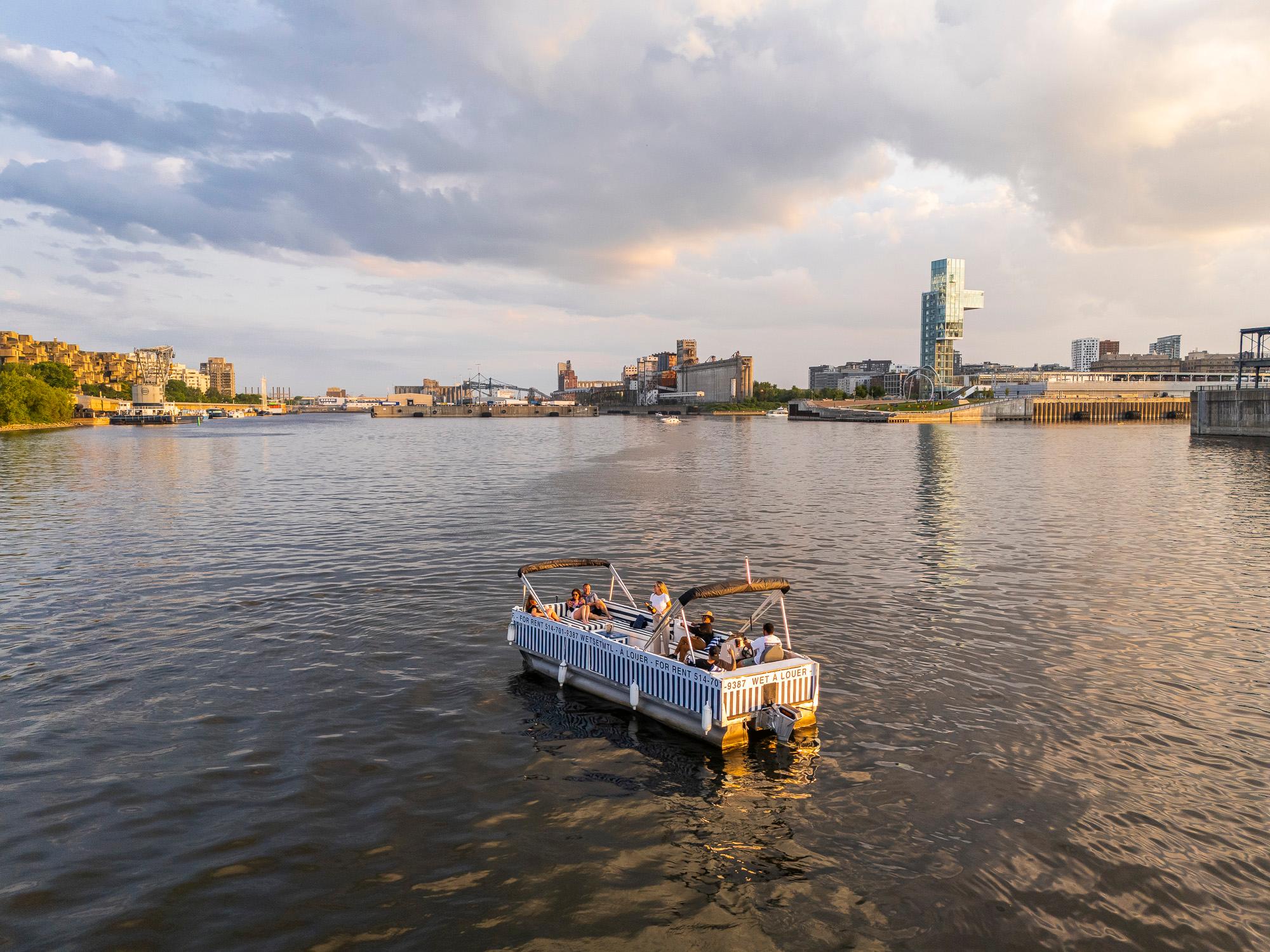 Vermietung eines elektrischen Pontons im Alten Hafen von Montréal 1 Stunde
