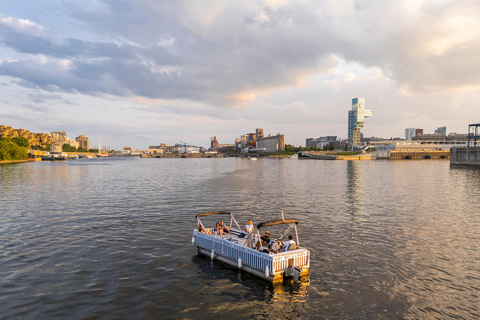 Rental of an electric pontoon at the Old Port of Montreal for 1 hour Rental of an electric pontoon at the Old Port of Montreal for 2 hours