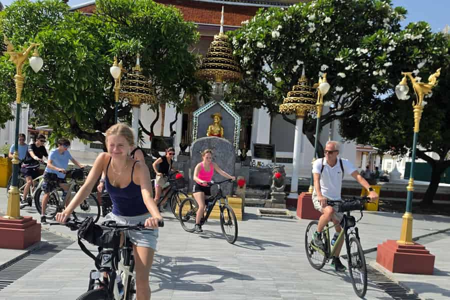 Bangkok: Geheime Schätze – Fahrrad-/E-Scooter-Tour zum Streetfood. Foto: GetYourGuide Bangkok: Geheime Schätze – Fahrrad-/E-Scooter-Tour zum Streetfood. Foto: GetYourGuide