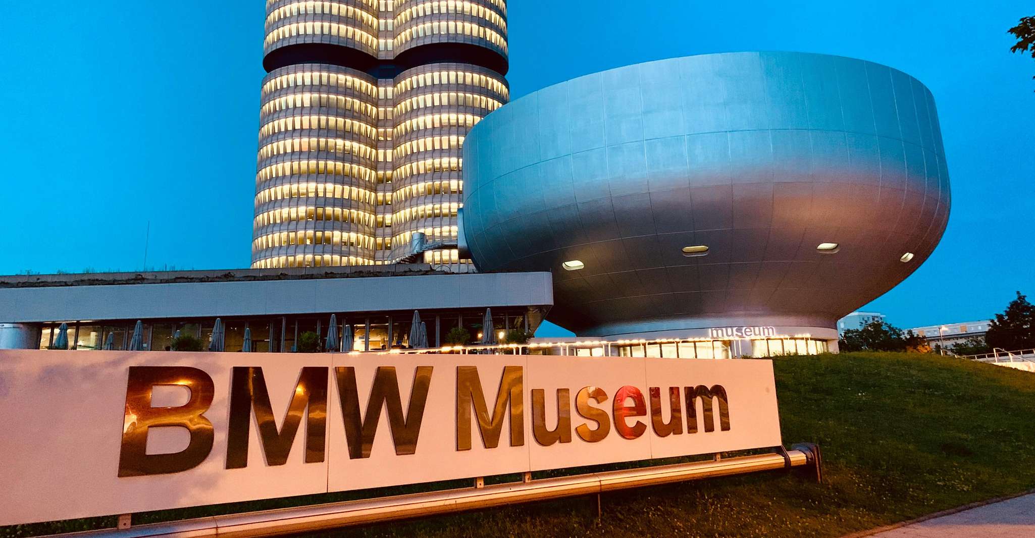 Munich: BMW Museum Entry & BMW Welt Private Guided Tour