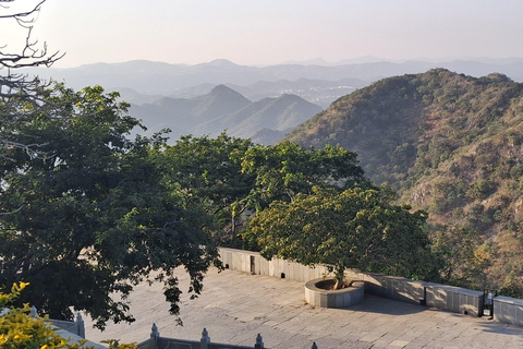 Monsoon Palace visit with Hotel Pickup-dropoff All Inclusive Guided Hiking at Monsoon Palace with Lunch