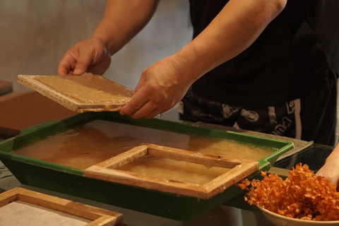 Da Nang: Workshop on making Dó paper and Dó paper notebooks