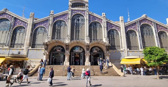 Valencia: Family-Friendly Guided Walking Tour with Treat