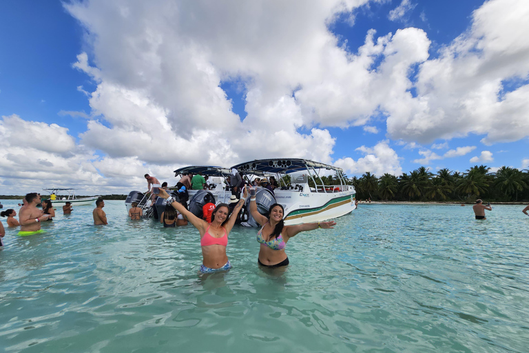 VIP tour to Saona Island by speedboat with a visit to paradise beaches SAONA ISLAND VIP SPANISH