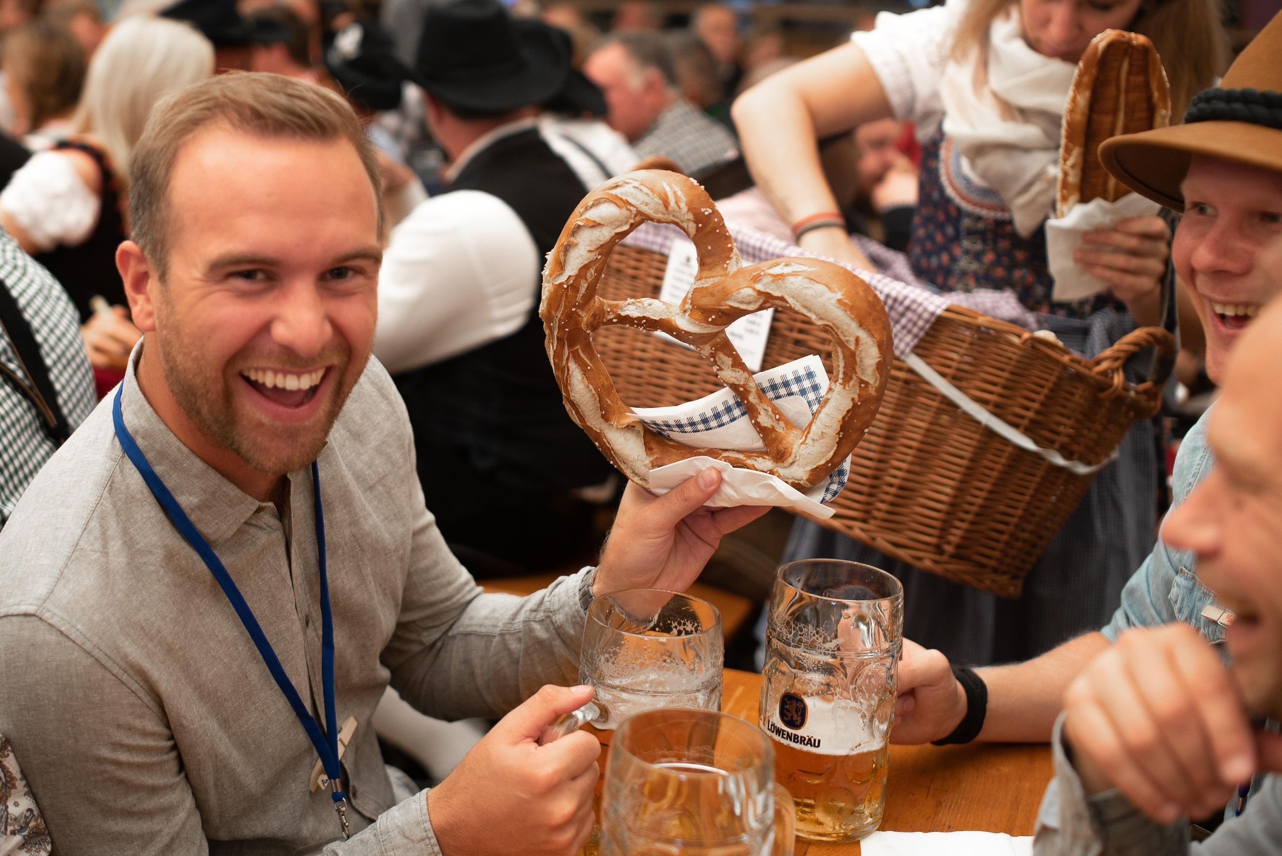 München: Oktoberfest Tour mit Zeltreservierung, Essen & Bier