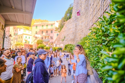 Ab Florenz: Küstenschönheit − Tagestour nach Cinque TerreTour auf Französisch mit Mittagessen