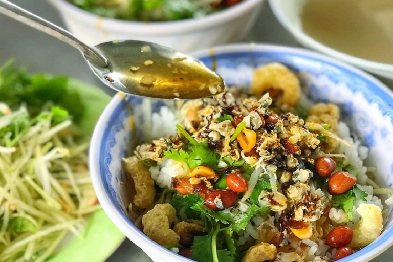 Hue : Nächtliche Street Food Tour mit dem vietnamesischen CycloHue : Lokale Street Food Tour bei Nacht mit dem Cyclo