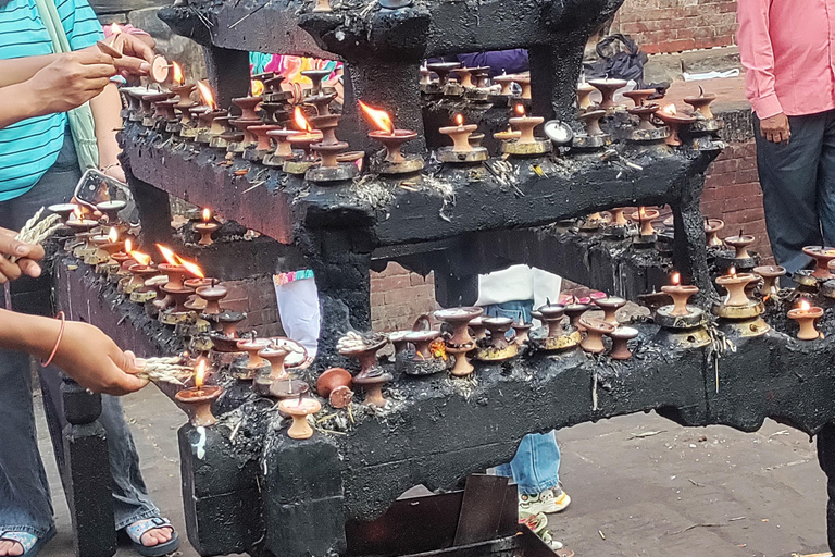 Visite du patrimoine de Katmandou sans espèces avec découverte de la cuisine localeCircuit patrimonial à Katmandou sans espèces avec visite culinaire locale