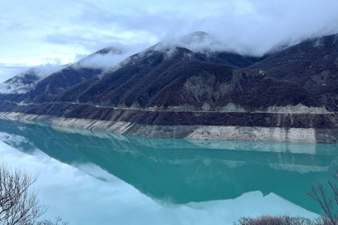 Da Tbilisi: Tour di Gudauri e KazbegiDa Tbilisi: Tour privato Gudauri, Kazbegi