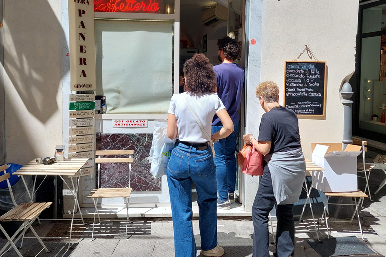 Walking Tour in Genoa with Tastings and Stories