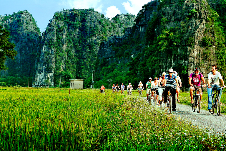 Från Hanoi: Hoa Lu &amp; Tam Coc med buffélunch &amp; cyklingFrån Hanoi: Hoa Lu och Tam Coc med lunchbuffé och cykling