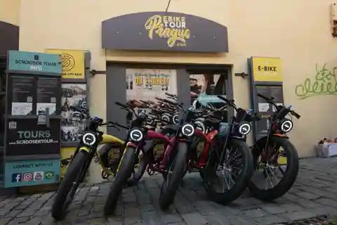 Passeio de bicicleta elétrica: 10 pontos turísticos e mirantes imperdíveis em Praga