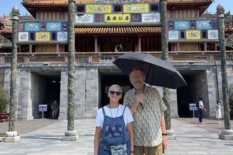 Viagem privada ao desfiladeiro de Hai Van, Hue imperial e túmulo