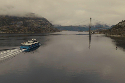 Stavanger: Sceniczny rejs po fiordach do Lysefjord i PreikestolenStavanger: Lysefjorden i Preikestolen – malowniczy rejs