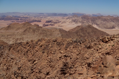Les sommets de la Jordanie : Randonnée au sommet du Jabal Umm dDamiLes sommets de la Jordanie : Randonnée au sommet du Jabal Umm adDami