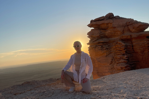 Riyadh: Edge of the World, Sadus Village & Bat Cave Tour Edge of the World, Sadus Village..etc(Private tour)