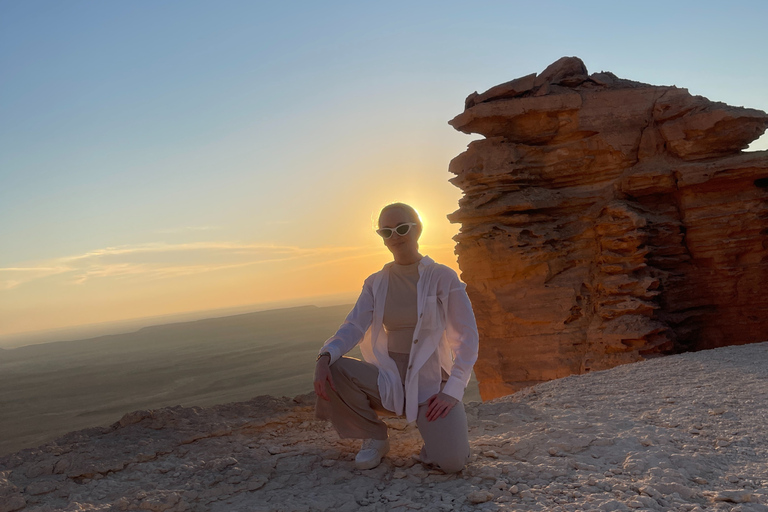 Riyadh: Edge of the World, Sadus Village & Bat Cave Tour Edge of the World, Sadus Village..etc(Private tour)