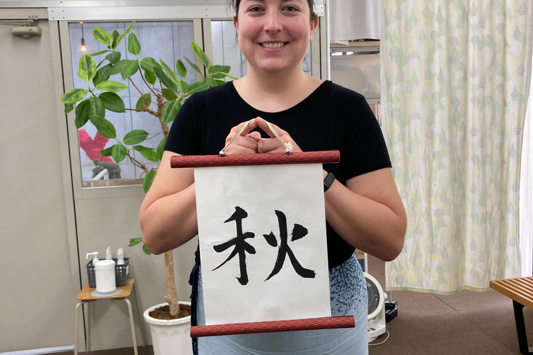 Tokyo: Calligraphy and Kakejiku (Hanging Scroll) Workshop Calligraphy/Painting) and Simple Magnetic Tapestry