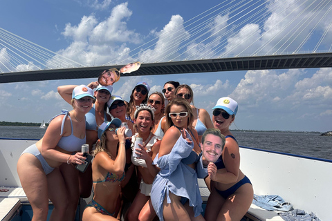 Charleston: Noleggio barca privata; Capitano e accompagnatore; Fino a 22 personeBarca privata con capitano: 3 ore da 15 a 18 passeggeri