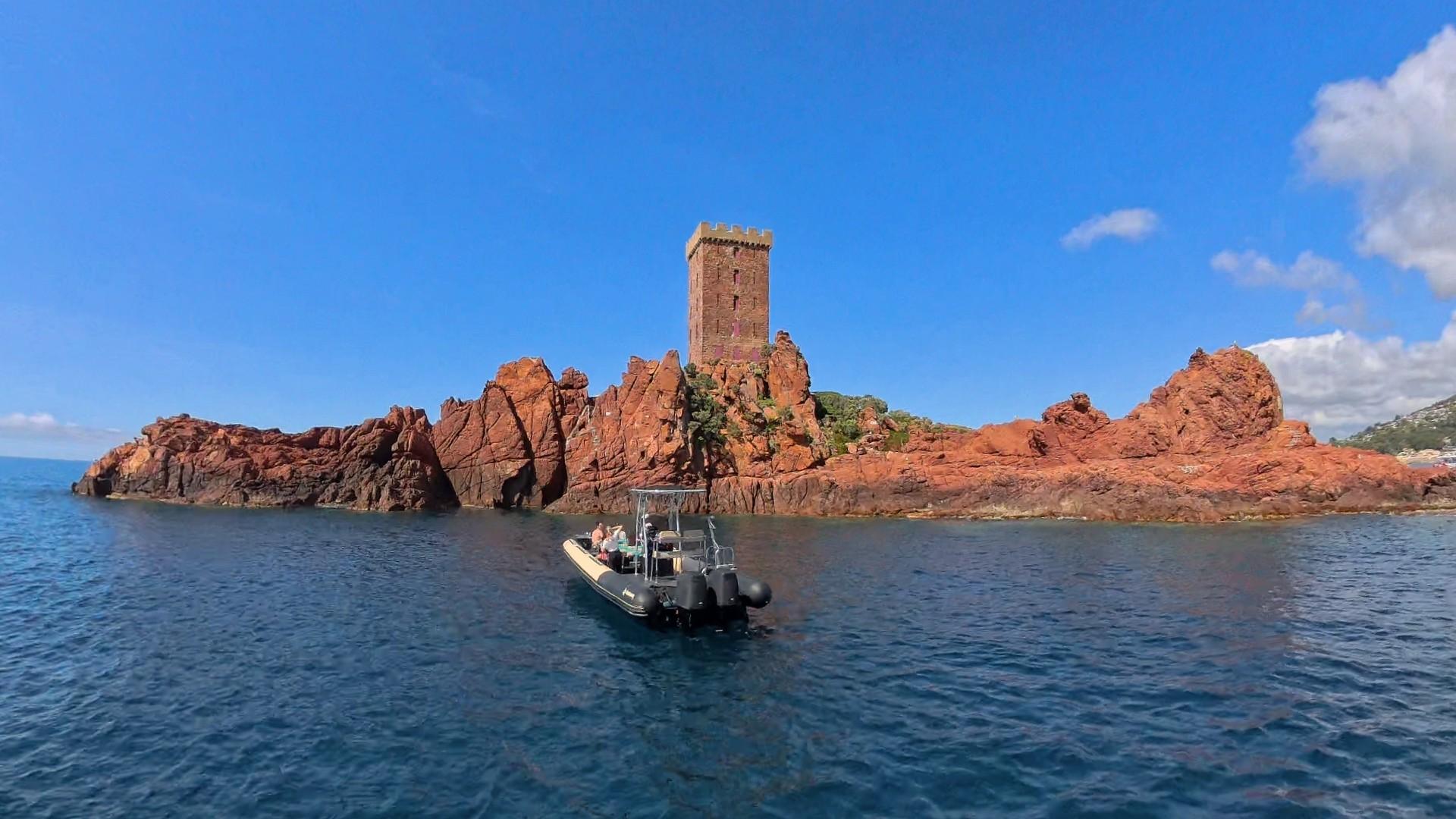 Fréjus: Schnellboot-Tour zu den Calanques von Estérel + Schwimmstopp