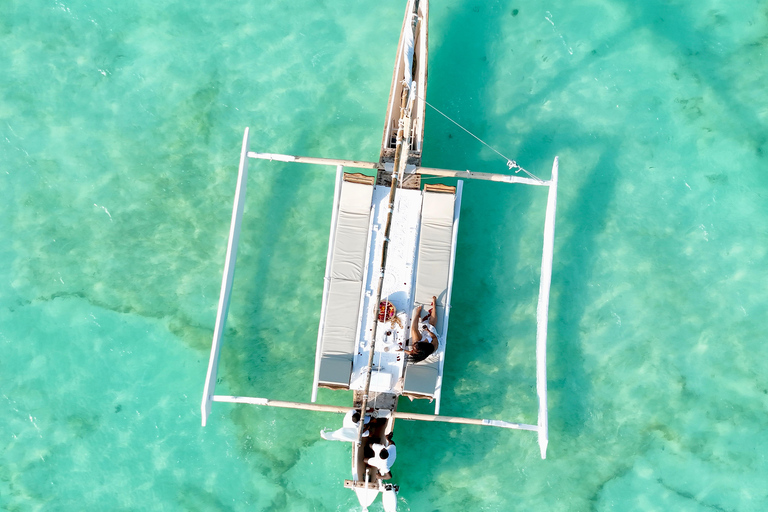 Prywatny rejs łodzią dhow po Zanzibarze z filmem i zdjęciami