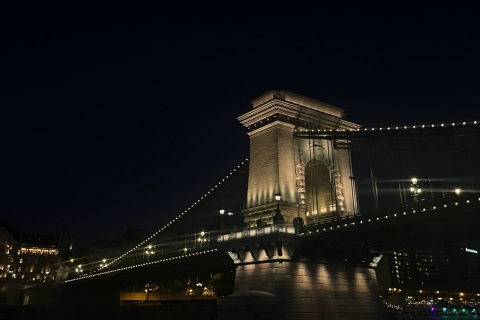 Budapest: crucero turístico nocturno y champán ilimitadoBudapest: crucero nocturno con comida y champán ilimitado