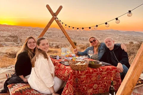Marrakech: Sonnenuntergang in der Agafay-Wüste, Kamelritt und Dinner-Show