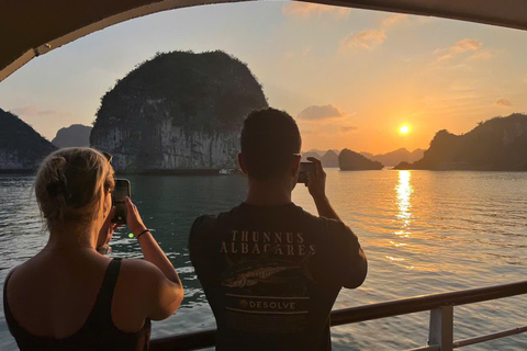 河内：2 日兰哈湾、下龙湾 5 星级邮轮之旅（含三餐、客舱）河内：2 日兰哈湾、下龙湾 5 星级邮轮、餐饮、客舱