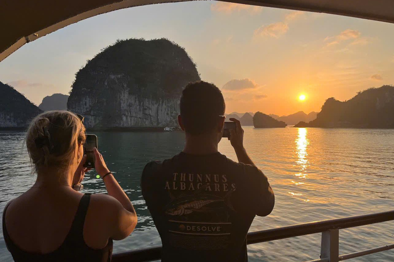 河内：2 日兰哈湾、下龙湾 5 星级邮轮之旅（含三餐、客舱）河内：2 日兰哈湾、下龙湾 5 星级邮轮、餐饮、客舱