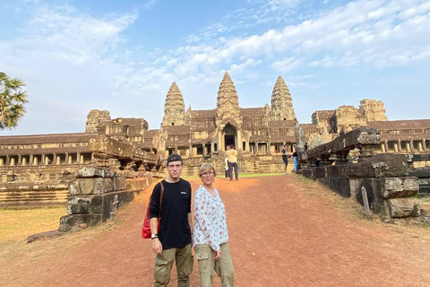 2-Day Phnom Penh to Siem Reap Tour with Angkor Wat Sunrise