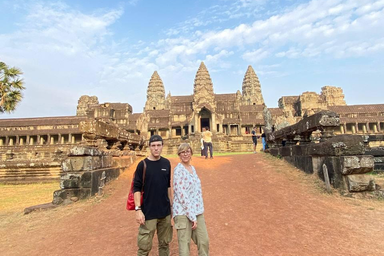 2-Day Phnom Penh to Siem Reap Tour with Angkor Wat Sunrise