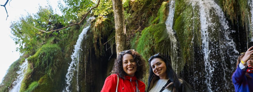 Vanuit Zadar: dagtour met gids naar de Plitvicemeren met tickets
