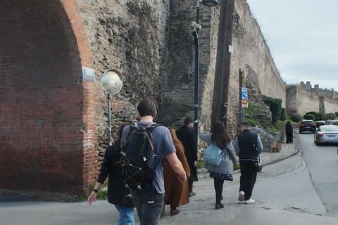 Thessaloniki: Upper Town Bus & Walking Tour with Drinks