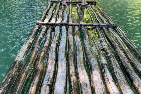 Excursión de un día en balsa de bambú por el río Martha Brae y safari por el pantanoDesde Montego Bay