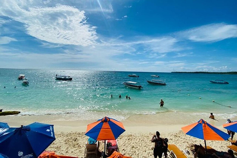 Cartagena:Disfruta de un tour en autobús/barco por las 5 Islas del Rosario+snorkeling