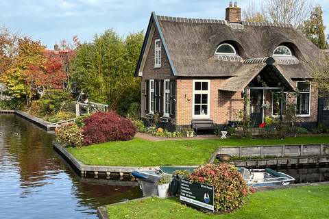 From Amsterdam: Giethoorn Small Group Tour with Boat Ride