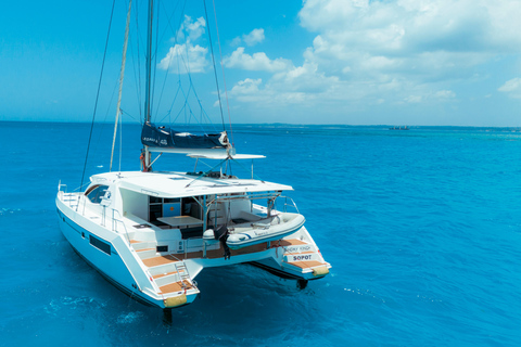 Z Zanzibaru: półdniowa wycieczka jachtemPółdniowa wycieczka luksusowym jachtem z miejscem zbiórki