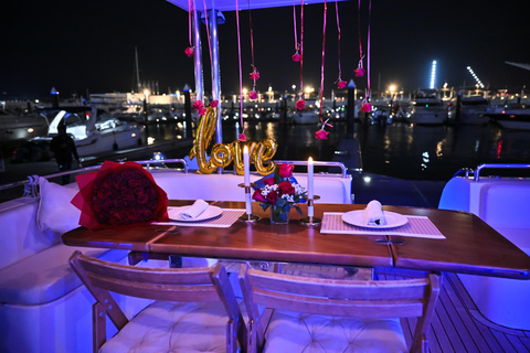Romantic Dinner on Private Yacht Romantic Dinner on Private Yacht - 2 hours