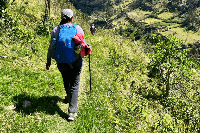 Quilotoa: Hike for 2 days in magical places