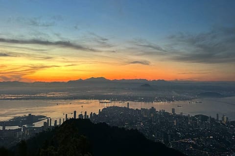 Penang: Penang Hill Sunrise Tour with Morning Market Visit