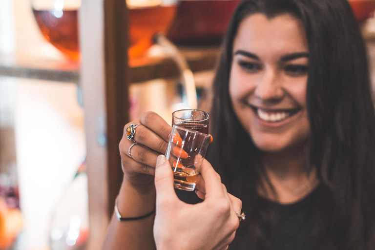 Krakau: Wodka rondleiding met gids en proeverijen van eten en drinken