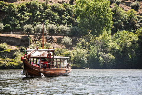 Z Porto: Dolina Douro z wycieczką łodzią, degustacją wina i lunchemWycieczka w języku francuskim z odbiorem z hotelu