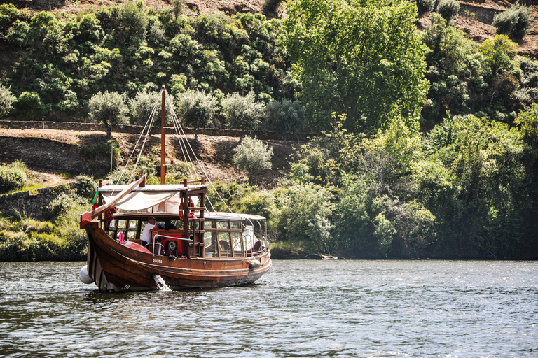 Ab Porto: Douro-Tal mit Bootstour, Weinverkostung und EssenTour auf Französisch mit Hotelabholung