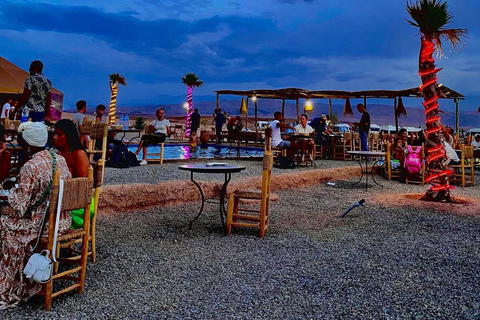 Dîner sous les étoiles du désert d'Agafay, balade à dos de chameau et quadDîner magique au coucher du soleil sous le désert Agafay commence