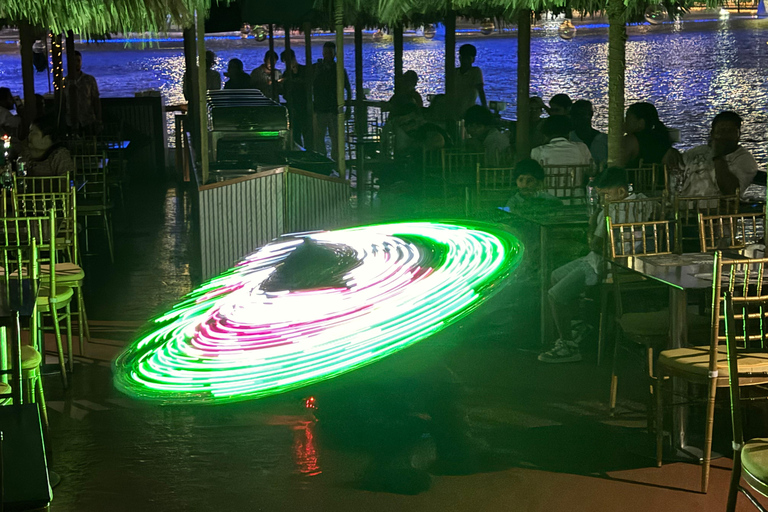 迪拜河阿拉伯独桅帆船巡游、小型游艇码头表演、自助餐和饮料选项迪拜河游船+晚餐+现场舞蹈表演（不含接送服务）