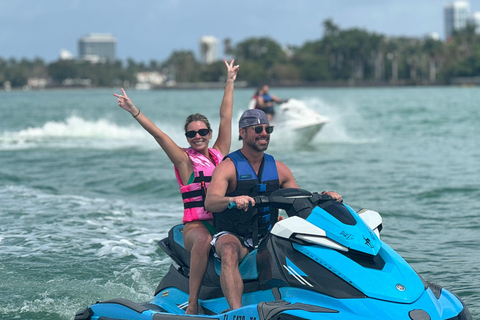 Miami Beach: Hyr WaveRunner &amp; båtresa2 personer per jetski